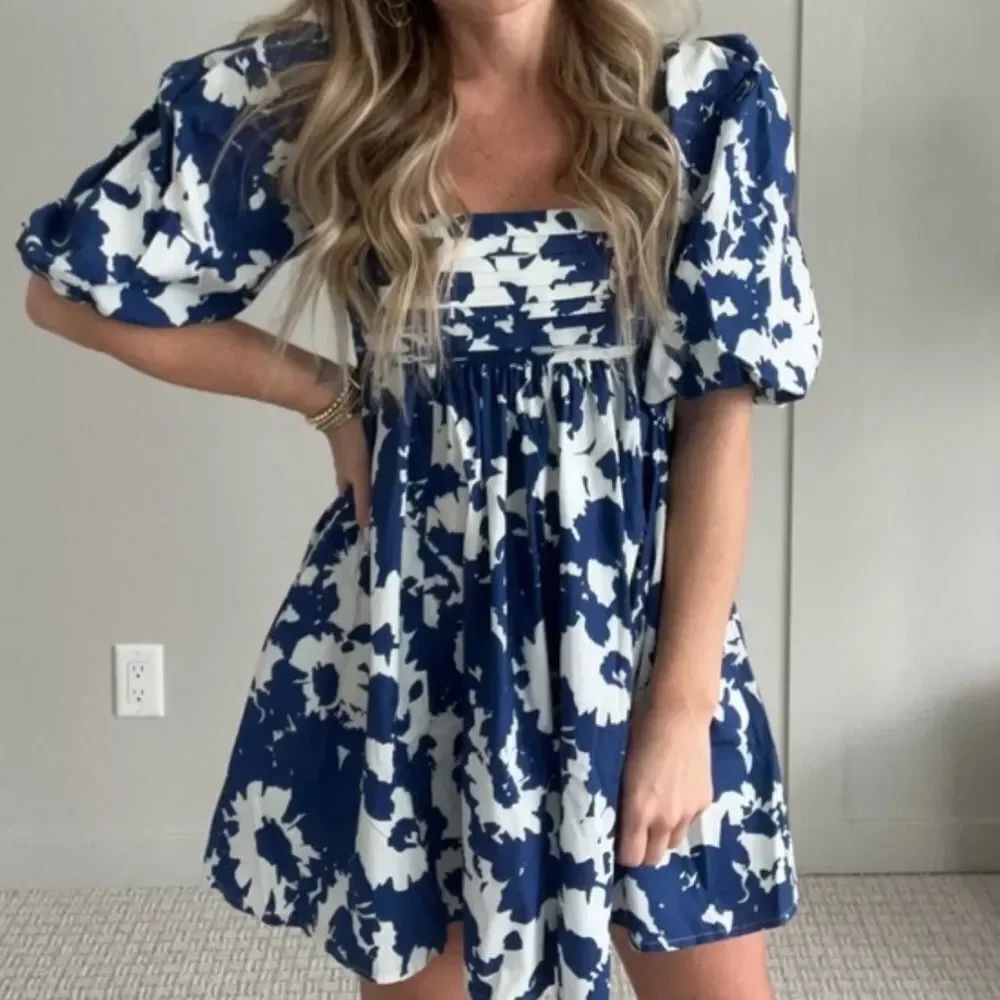 Abercrombie & Fitch Blue and White Puff Sleeve Sundress
DD15